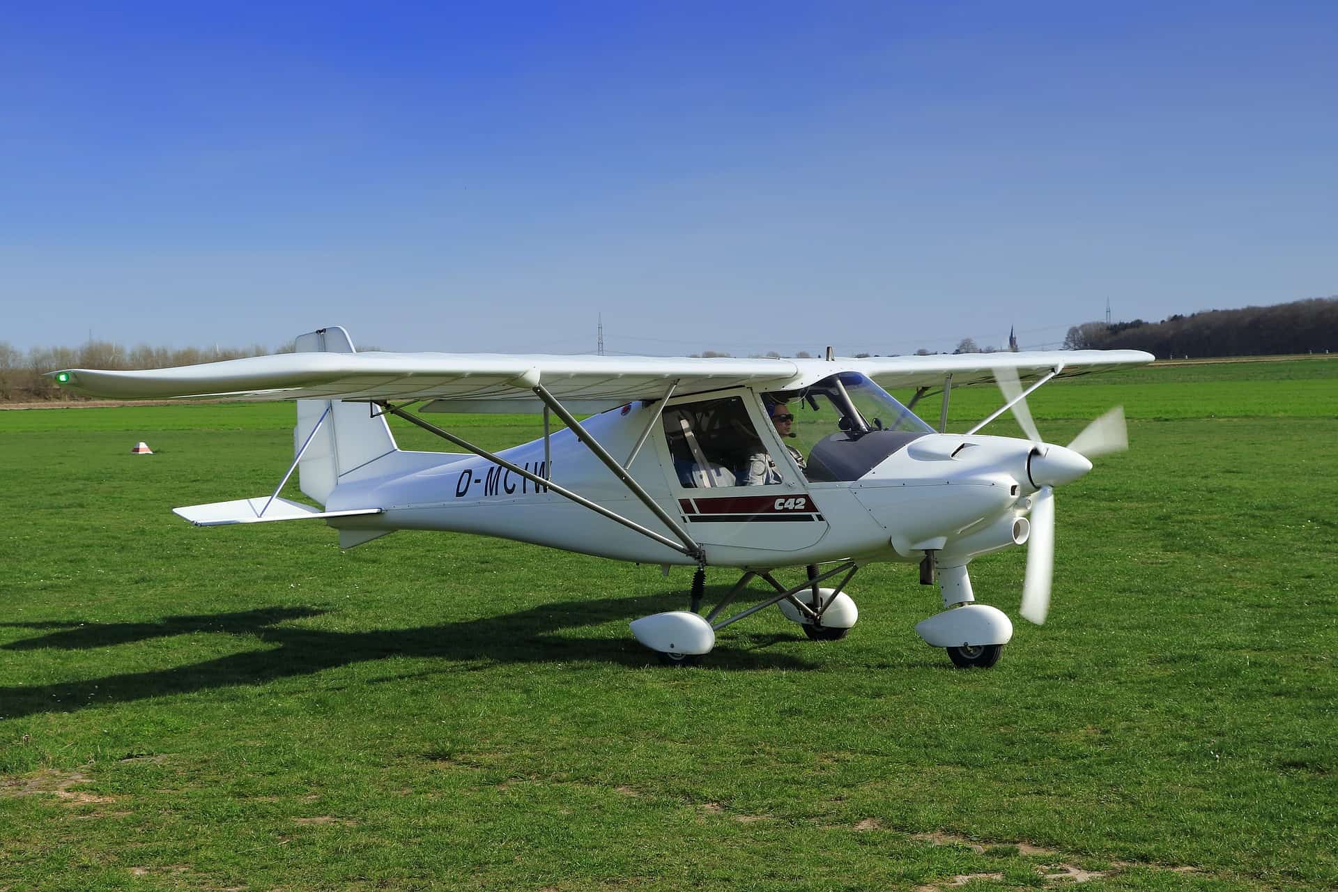 aircraft-2175758_1920